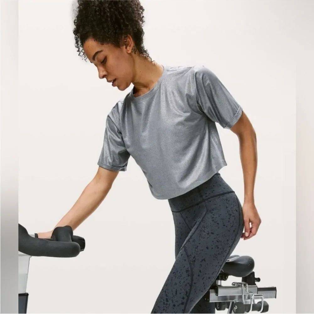 LULULEMON X SOULCYCLE | Silver Metallic Short Sleeve Crop Tee Women’s Size S/M